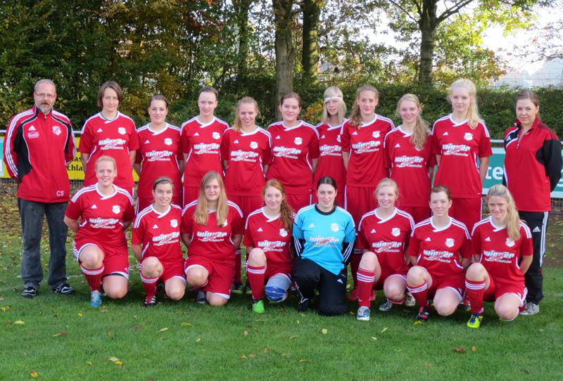 Oben von links: Christian Schüller, Gerburg Sengenhorst, Mona Paschert, Johanna Sengenhorst, Sophie Sieper, Julia Meikmann, Larissa Clasvogt, Julia Hermeler, Elisa Wilger, Lisa Arends, Betreuerin Sandra Wirtz. Unten von links: Maike Prause, Jessica Wolters, Laura Deggerich, Anna Kempkes, Carolin Merschformann, Maja Arends, Christina Schmied, Lisa Belker. Es fehlen: Elisabeth Sicking, Greta Wolfert,  Anja Schulze Everding,  Sarah Eling, Pia Fehmer, Johanna Richter, Katharina Evelt, Marie Paschert, Kerstin Langer