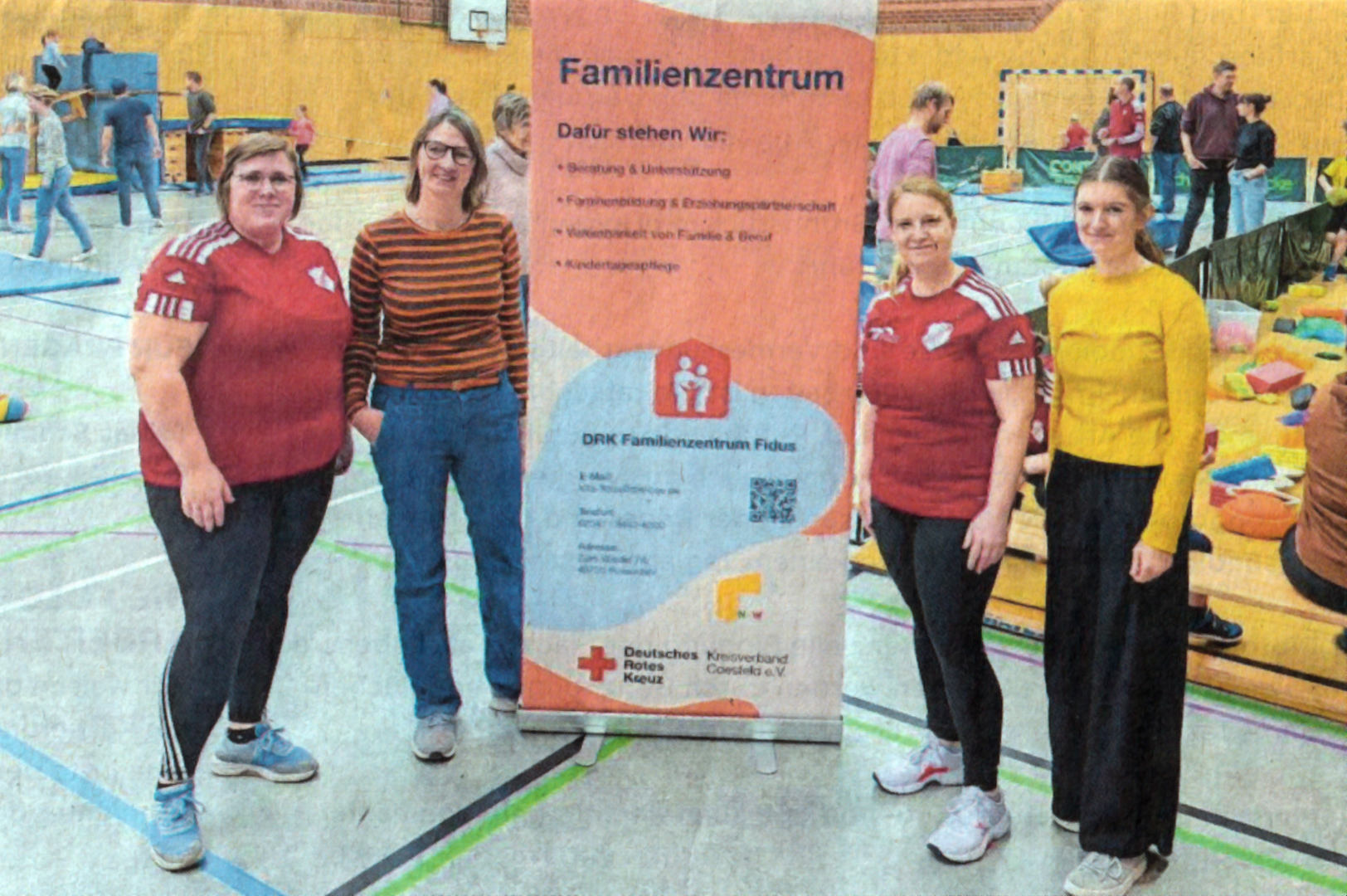Freuen sich über die erfolgreiche Zusammenarbeit bei „Familien in Bewegung": (v. I.) Lisa van Deenen (Westfalia Osterwick), Gudi Laubrock (DRK Familienzentrum Fidus), Monique Kramer (Abteilungsleitung Breitensport, Westfalia Osterwick) und Justine Markowski  (DRK Familienzentrum Fidus). Foto: westfalia Osterwick