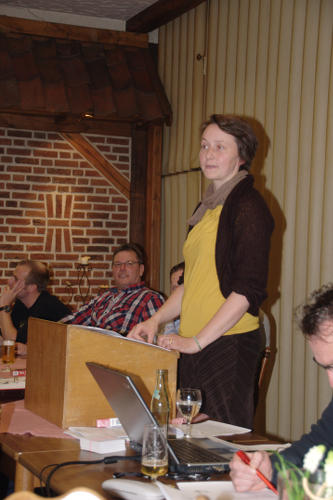 Gerburg Sengenhorst hat ein Heimspiel bei ihrem Bericht. Ein Großteil der Damenfußballer nehmen an der GV teil. 