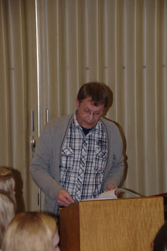 Das Buch der Zahlen trägt unser Kassierer Bernhard Wensing vor. Nun sind es noch zwei Seiten..