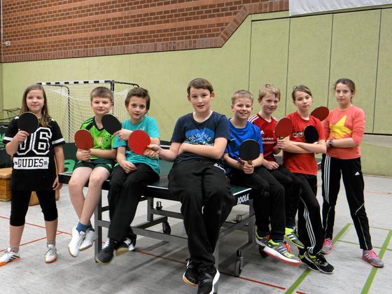 Die Anfänger der TTG Rosendahl freuen sich auf die Mini-Meisterschaften im Tischtennis am kommenden Sonntag: (v.l.) Luisa Beckmann, Thomas Chrubasik, Tobias Laufer, Fabian Volmer, Linus Haverkock, Anton Kelliger, Theresa Kelliger und Luisa Fehmer. Foto: Alexander Bitting