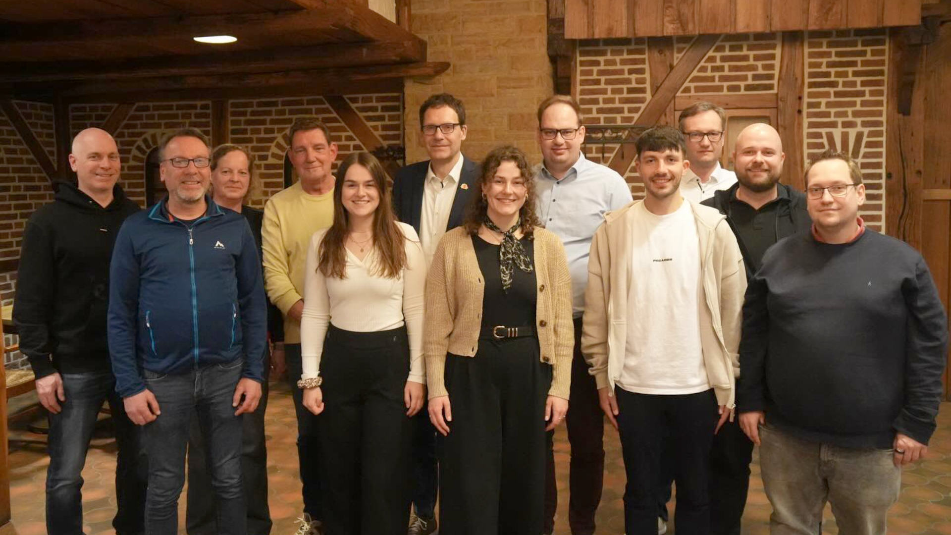 Bilden gemeinsam den neuen Vorstand von Westfalia Osterwick: (v.l.) Eike Nonhoff, Peter Fedders, Andrea Hagen, Dieter Wilger, Marie Schräder, Ingo Röschenkemper, Mette Büning, Dennis van Deenen, Luca Thiäner, Daniel Kramer, Carlo Börnhorst und Kai Lemke    Foto: Leon Eggemann