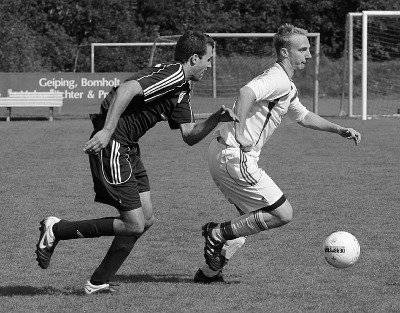 Am ersten Meisterschaftsspieltag gleich zweimal erfolgreich: Niklas Segbers (rechts). Foto: fw