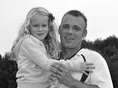 Zwei, die sich blind verstehen: Jörg Pahlig mit seinem blonden Töchterchen Emelie. Foto: Ulrich Hörnemann