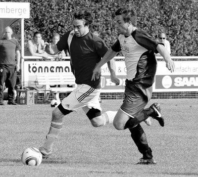 Nach zwei Spielen ohne eigenen Treffer muss Westfalia Osterwick morgen in Haltern wieder zuschlagen - zum Beispiel in Person von Lukas Segbers (links). Foto: fw