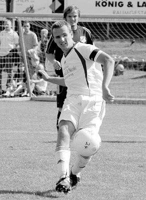 Der Kapitän darf aufatmen: Tobias Paschert feierte mit Westfalia Osterwick endlich wieder einen Sieg. Foto: fw