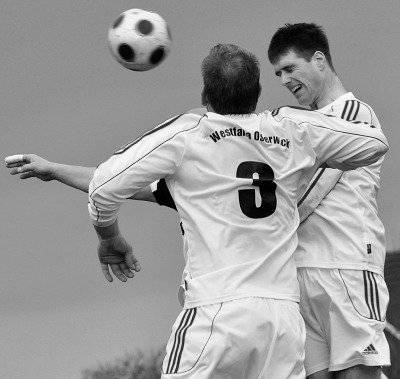 Mit Köpfchen: Daniel Richter & Co. wollen in Ascheberg keinen Treffen zulassen.