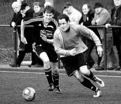 Machte gestern ordentlich Betrieb im Osterwicker Spiel: Johannes Aldenhövel (rechts), Winter-Neuzugang von der Beerlage. Foto: fw