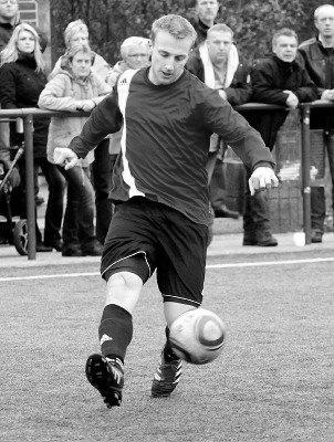 Zeh kaputt: Niklas Segbers muss wegen der Schmerzen passen und ist morgen nicht dabei.