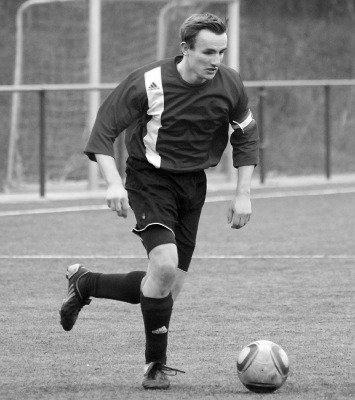 Der Kapitän gibt Vollgas: Tobias Paschert will mit der Westfalia in Merfeld punkten. Foto: Frank Wittenberg