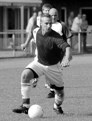 Niklas Segbers verwandelte den an ihm selbst verursachten Foulelfmeter. Foto: Frank Wittenberg