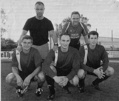 Betreuer Kari Köning (oben links) und Co-Trainer Günter Honermann (oben rechts) mit drei Verstärkungen aus eigenen Reihen: (unten von links) Tobias Schönnebeck, Sebastian Brambrink und Jens Frieling.