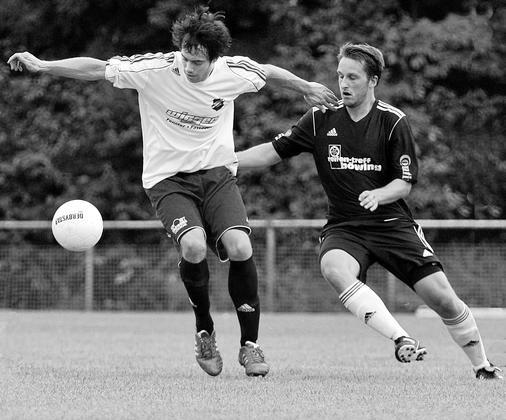 Schöne Vorarbeit leistete Lukas Segbers (links), Joker aus Osterwick, bei der 1:0-Führung seiner Mannschaft. Fotos: Ulrich Hörnemann Foto: az