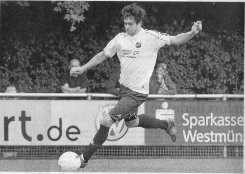 Lukas Segbers trug gestern Abend mit einem Treffer zum klaren 7:0-Pokalsieg der Westfalia gegen Adler Buldern bei.	Foto: uh