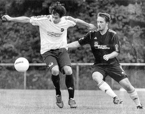 Fällt aus mit Knieproblemen: Lukas Segbers (links), Offensivspieler beim A-Kreisligisten Westfalia Osterwick, muss aktuell eine Zwangspause einlegen.	Foto: Ulrich Hörneman