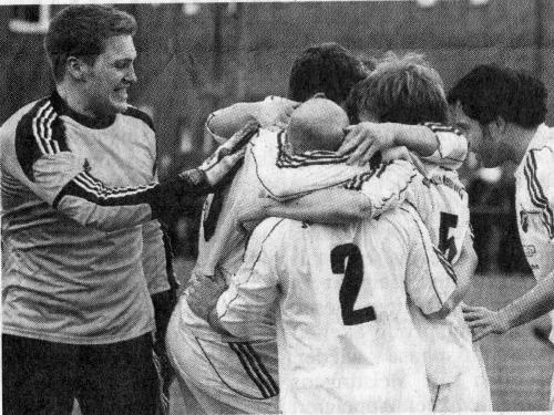 Finale! Jan-Simon Wilmer (links) und seine Westfalia-Kollegen dürfen feiern.