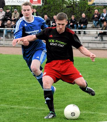 Viel umworben, aber der Westfalia weiter treu: Timo Mevenkamp wird auch in der neuen Saison in Osterwick seine Schuhe schnüren und die Gegner austanzen. Foto: Frank Wittenberg