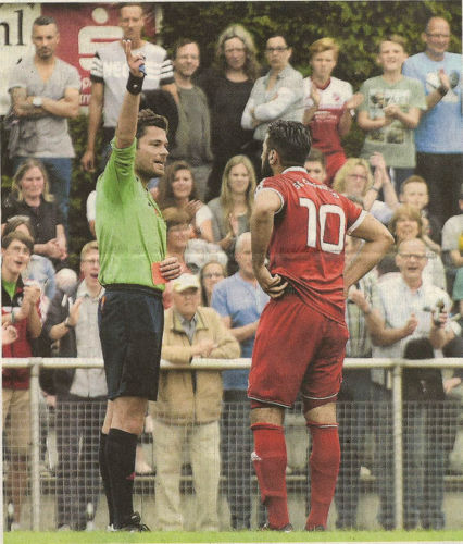 Und tschüss! Schiri Matthias Erning zeigte Mirhat Atalan (SG Coesfeld 06) den roten Karton