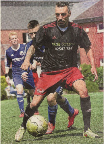 Der neue Chef auf dem Platz: Engin Yavozaslan, Spielertrainer von Westfalia Osterwick, &uuml;bernahm sogleich das Kommando.