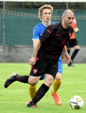 R&uuml;ckkehr an die St&auml;tte seines Erfolges: Zoui Allali (vorne) kommt als neuer Trainer des SV Gescher nach Osterwick. Foto: az