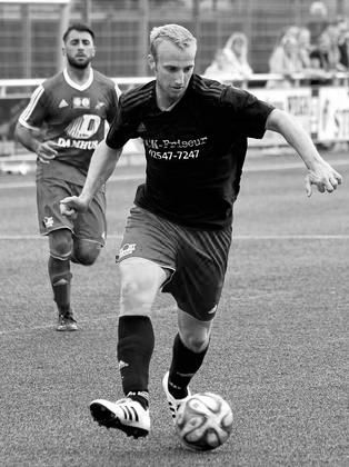 Schwere Aufgabe für Niklas Segbers und Co.: Morgen muss Aufsteiger Westfalia beim VfB Hüls antreten. Foto: Frank Wittenberg