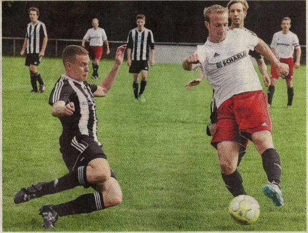 Sein Führungstreffer reichte gestern in Marl nicht zum erhofften und möglichen Sieg für die Westfalia: Niklas Segbers (rechts).	Foto: Frank Wittenberg
