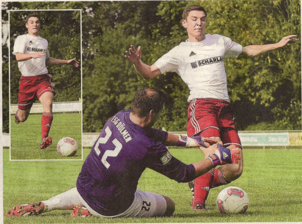 Endstation: Uli Wirtz eilt auf und davon, wird dann aber vom Dülmener Keeper Markus Sylla gestoppt. Foto: Ulrich Hörneman