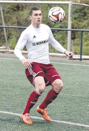 Immer den Ball im Blick behalten: Timo Mevenkamp (Westfalia Osterwick). Foto: Frank Wittenberg