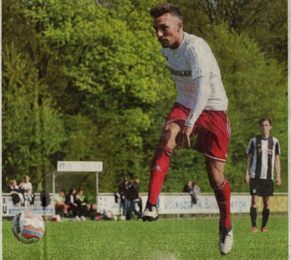 Mit Vollspann aufs Tor: Engin Yavuzaslan.	Foto: uh