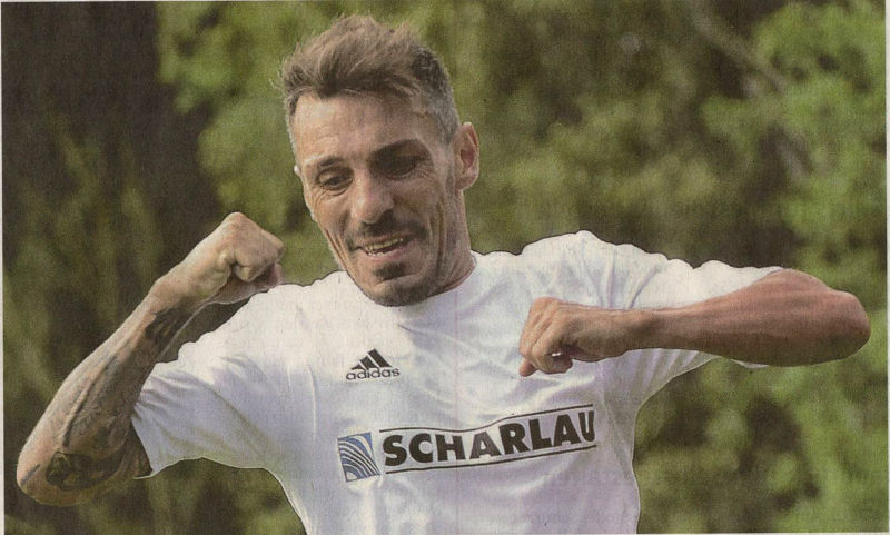 Volltreffer: Nach dem verwandelten Foulelfmeter lässt Engin Yavuzaslan seinen Emotionen freien Lauf.	Fotos: Ulrich Hörnemann