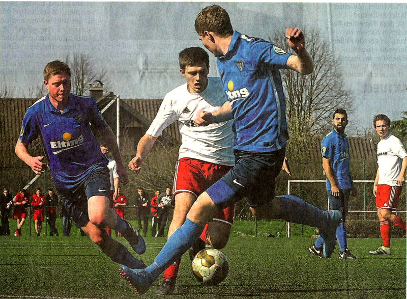 Der Solist: Davide Pietro Recker (2. von links) wäre nach einem tollen Alleingang beinahe ein Treffer gelungen.