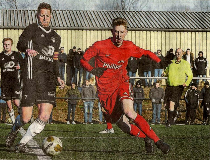 Beinhartes Duell: Mario Thentie (links), Torschütze zum 1:1 für Holtwick, und Florian Richters. Beinhartes Duell: Mario Thentie (links), Torschütze zum 1:1 für Holtwick, und Florian Richters.