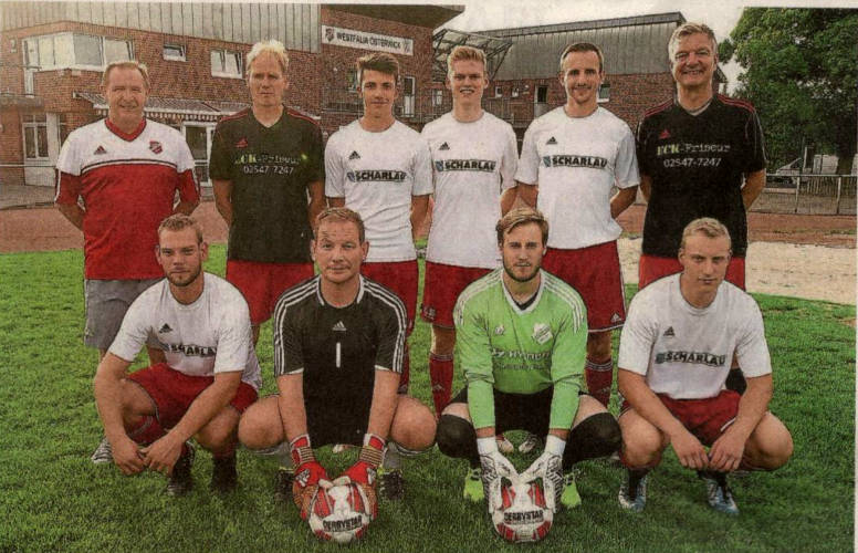 Die Verstärkungen und die Verantwortlichen: (oben von links) Sportlicher Leiter Udo Mester, Co-Trainer Roland Kortüm, Luca Thiäner, Leon Eggemann, Co-Trainer Tobias Paschert, Trainer Jürgen Meier; unten von links: Ralf Borgert, Torwarttrainer Tobias Smolinski, Julian Medding, Justin Günther.