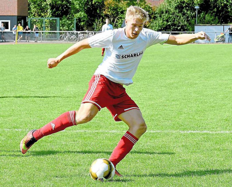 Einen schweren Stand hatten Jan Kröger und seine Teamkollegen von Westfalia Osterwick gestern beim ASV Ellewick – mit 0:5 fiel die Niederlage deutlich aus. Foto: Frank Wittenberg