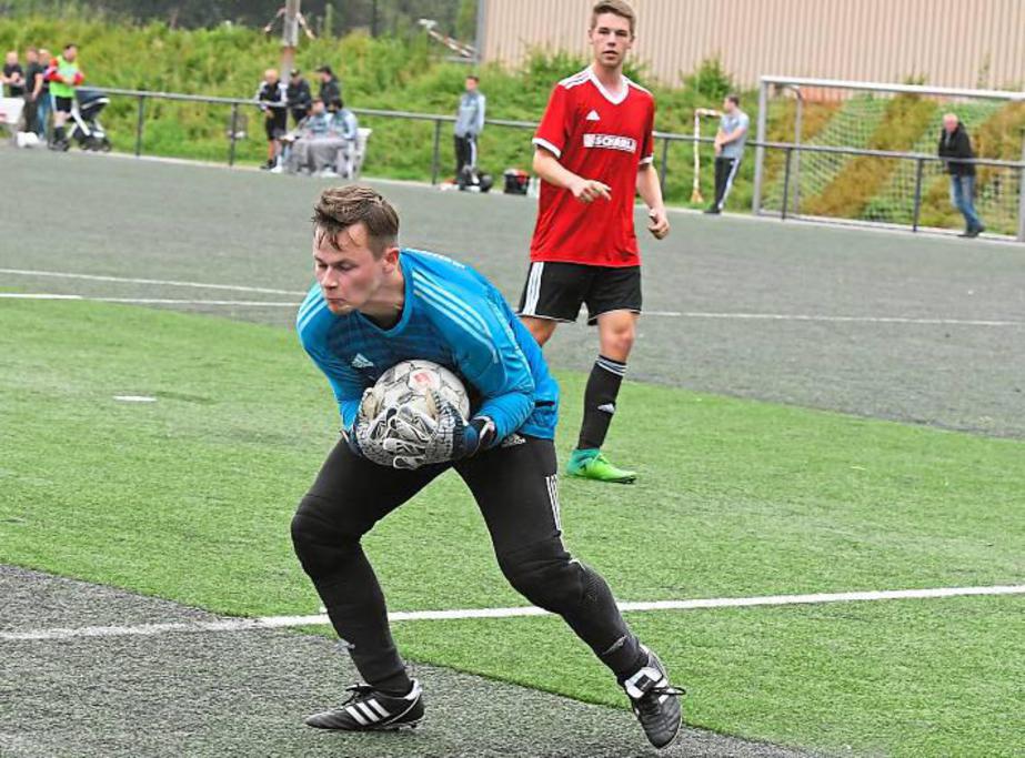 Beim ersten Pflichtspiel der Saison wollen die Osterwicker um Torhüter Dominik Chmieleck (links) die Null halten. Foto: Frank Wittenberg