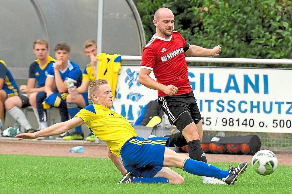 Der Gejagte: Die Konkurrenz in der Kreisliga weiß um die Qualitäten von Mario Worms – der 29-Jährige mit Oberliga-Erfahrung wird aber nur schwer zu stoppen sein. Fotos: Frank Wittenberg Foto: az