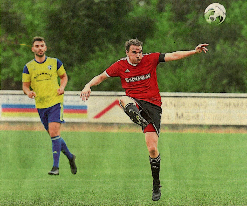 Der Routinier besorgte gestern den Schlusspunkt: Pascal Leipelt erzielte kurz vor Schluss den Treffer zum 7:2-Endstand für Westfalia Osterwick. Foto fw