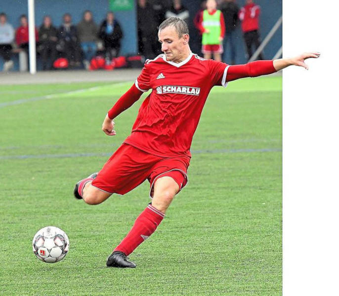 Verletzungspech: Westfalia-Spielertrainer Tobias Paschert stand in dieser Saison bisher nur 49 Minuten auf dem Platz – seine Erfahrung fehlte in kritischen Situationen. Foto: Frank Wittenberg