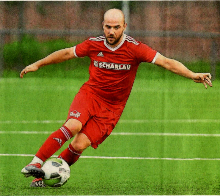 Gestern Abend noch am Ball, morgen vor dem Traualtar: Mit dem Treffer zum 2:0-Endstand in Seppenrade leitete Mario Worms die Festtage selbst ein. Foto: tw