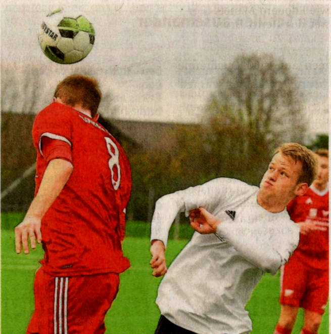 )er Blick richtet sich nach oben — aber Noah Eggemann (rechts) weiß genau, dass noch viel Arbeit vor der Westfalia liegt. )er Blick richtet sich nach oben — aber Noah Eggemann (rechts) weiß genau, dass noch viel Arbeit vor der Westfalia liegt.