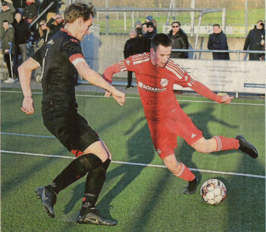 Zuletzt hat Westfalia Osterwick beim 2:5 in Gescher nicht gutausgesehen. Das wollen Timo Fedders (rechts) und Co. morgen besser machen, allerdings kommt mit dem SC Reken der Tabellenführer.    Foto: fw