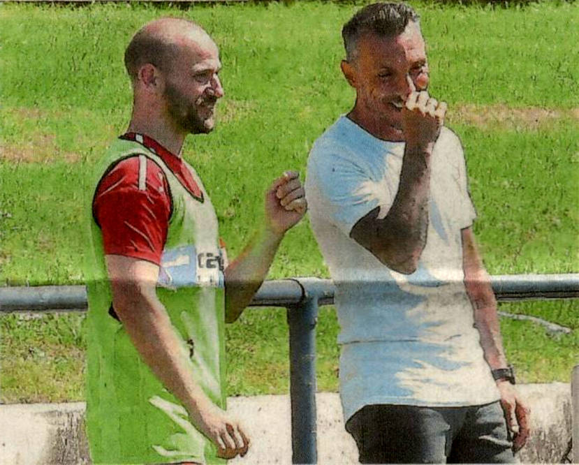 Zwei Doublesieger, die sich verstehen: Westfalia-Spielertrainer Mario Worms (links) und sein ehemaliger "Chef" Engin Yavuzaslan.