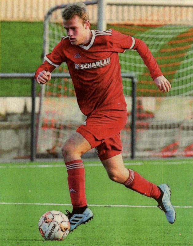 Nach vorne ging diesmal nicht viel: Noah Eggemann musste gestern mit Westfalia Osterwick eine 0:2-Niederlage einstecken.    Foto: Frank Wittenberg