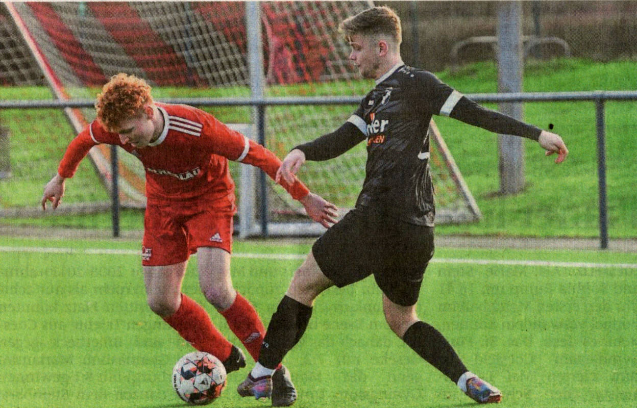 Auf heimischem Kunstrasen sollen die ersten Punkte des Jahres her: Niklas Boll (I.) und Westfalia Osterwick wollen gegen SuS Concordia Flaesheim wieder jubeln.    Foto. fw