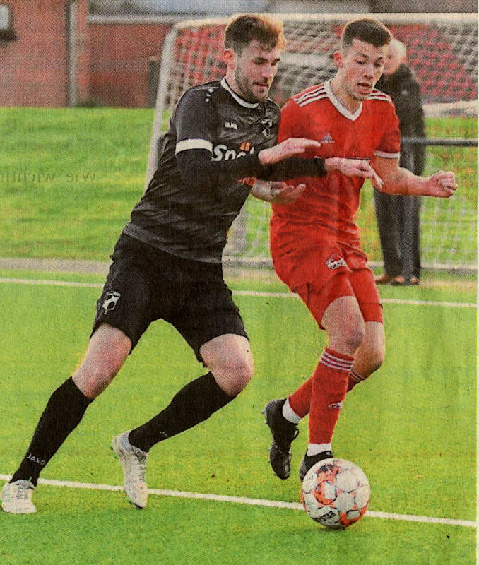 Rückrundenstart unter erschwerten Bedingungen: Luca Thiäner (rechts) und Westfalia Osterwick reisen nach Gahlen.    Foto: Frank Wittenberg