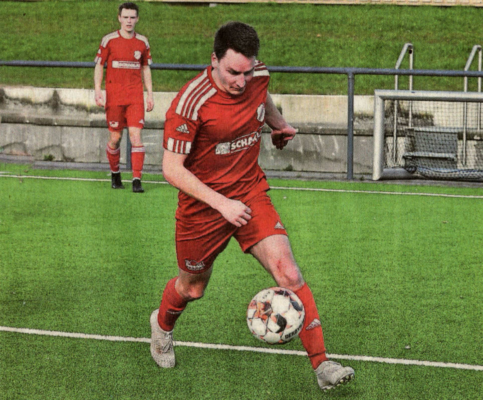 Einen weiteren Punkt für den Klassenerhalt ha ben Lars Knipper (vorne) und Timo Fedders gestern mit dem 1:1 bei SpVgg Vreden II eingefahren.    Foto: Frank Wittenberg