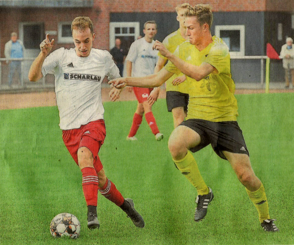 Auf einer schwierige Aufgabe müssen sich Luka Patte (Links) und Westfalia Osterwick morgen einstellen: Mit dem SuS Stadtlohn kommt ein heißer Titelanwärter.    Foto: fw