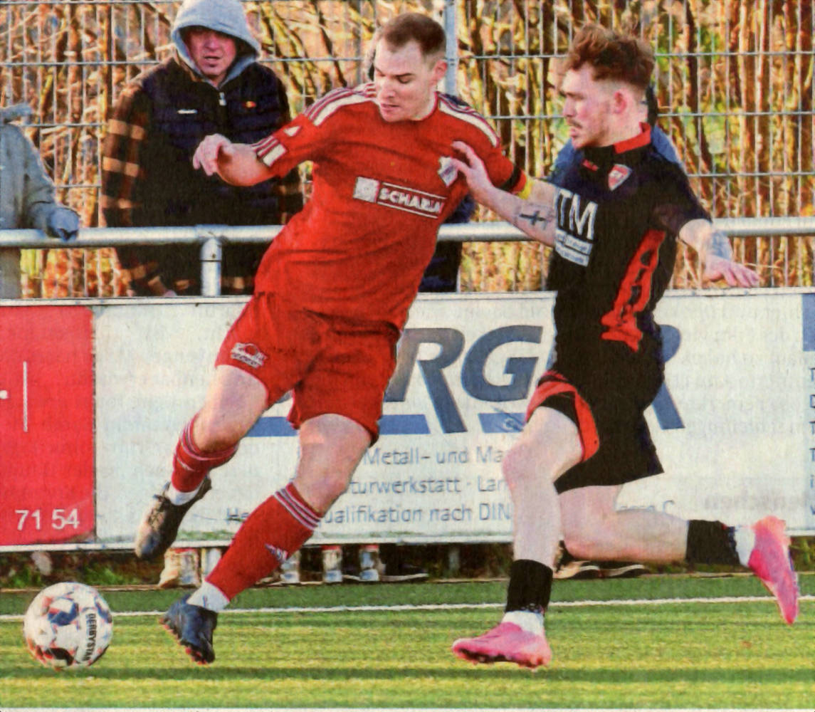 Kalt war's beim jüngsten Aufeinandertreffen von Ulrich Wirtz (links) und Mika Büger - im Februar setzte sich der SV Gescher mit 5:2 gegen Westfalia Osterwick durch.    Foto: Fw
