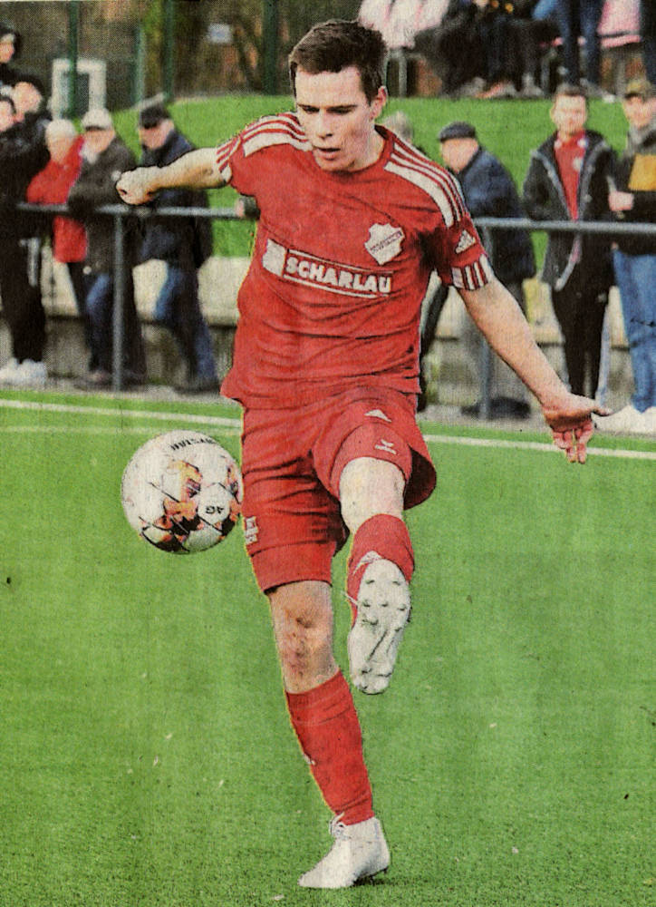 Filigrane Ballbehandlung: Timo Fedders (Westfalia Osterwick) bringt die Kugel unter Kontrolle.    Foto: Frank Wittenberg