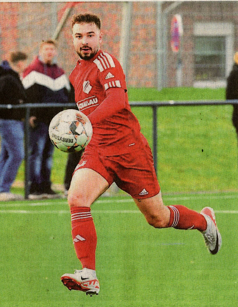 Leitete gestern den Torreigen mit dem frühen Führungstreffer ein: Sebastian Popinski (Westfalia Osterwick)   Foto: fw